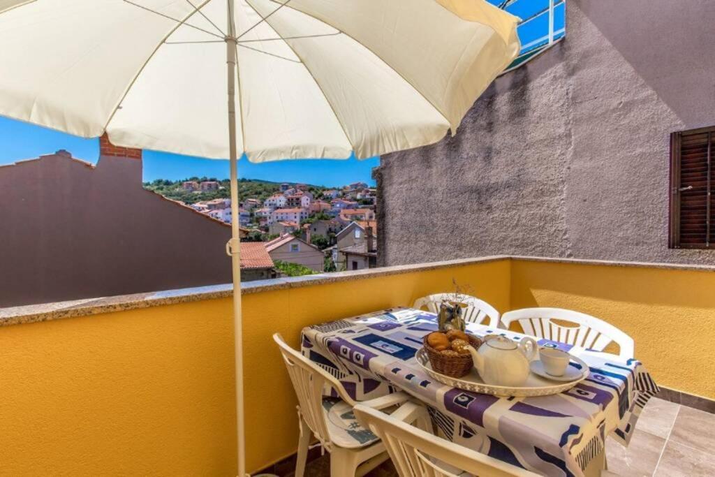 Appartamento Tin 2 Vrbnik Esterno foto