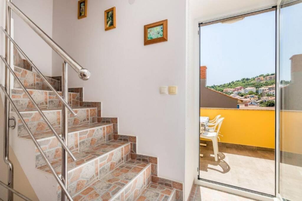 Appartamento Tin 2 Vrbnik Esterno foto
