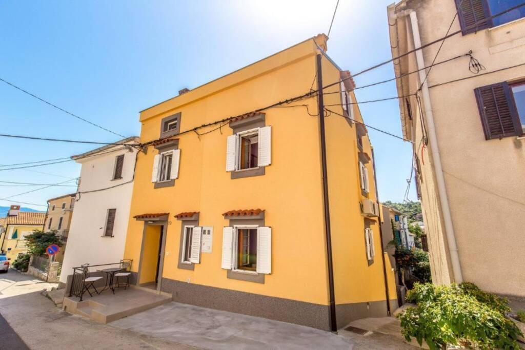 Appartamento Tin 2 Vrbnik Esterno foto