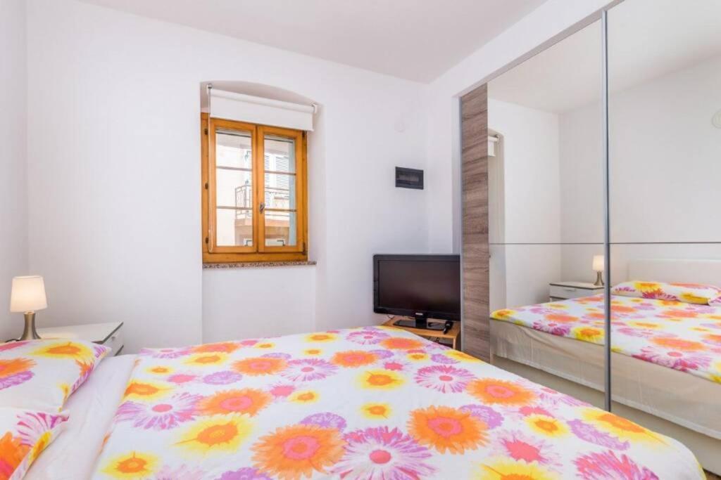 Appartamento Tin 2 Vrbnik Esterno foto