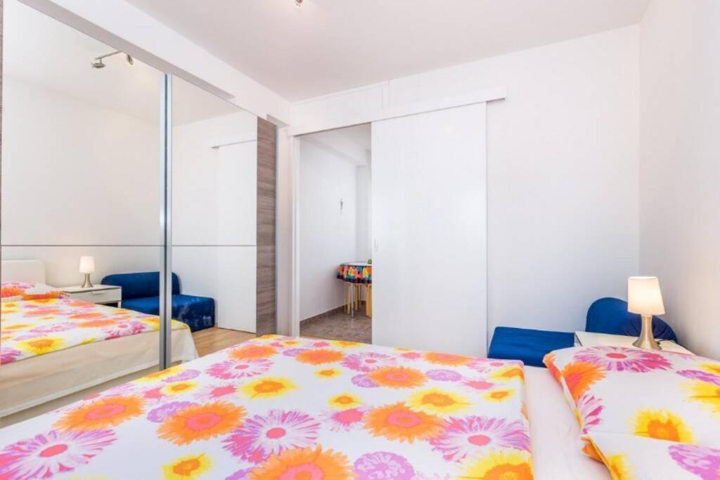 Appartamento Tin 2 Vrbnik Esterno foto