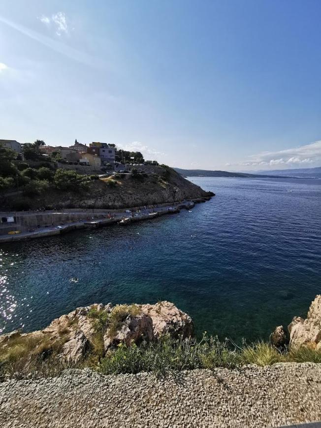 Appartamento Tin 2 Vrbnik Esterno foto
